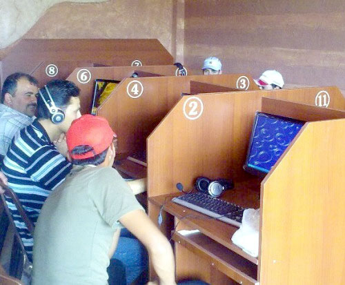 ضعف تدفق الأنترنت ببسكرة يثير تذمر أصحاب المقاهي                                    قالوا إنهم رفعوا شكواهم إلى الهيئة الوصية لكن دون جدوى..