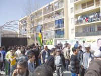 Ils se sont rassemblés hier devant le siège de la Wilaya                                    Les supporters de la JSK exigent la 'démission immédiate de Hannachi'