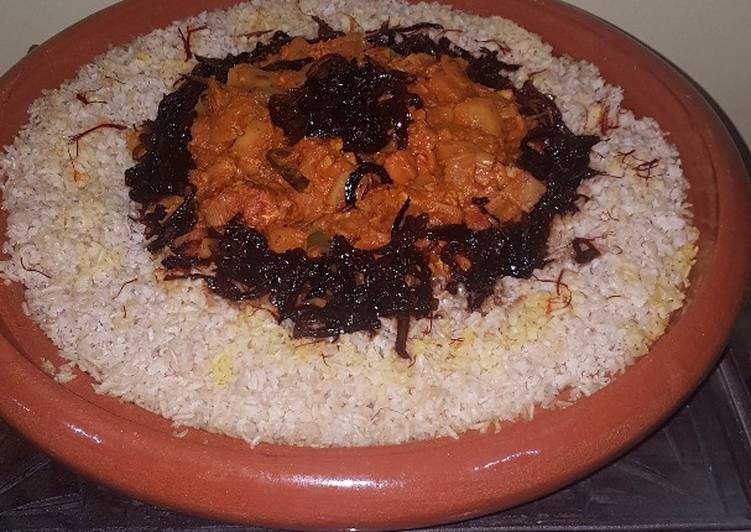 دجاج بالخضار والكاري مع الأرز الأسمر (وصفة صحية)