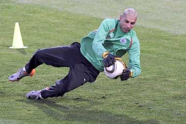 «الحاج عيسى» عاد إلى باتنة نهاية الأسبوع                                    «شاوشي» يعود إلى الخضر من الباب الواسع..