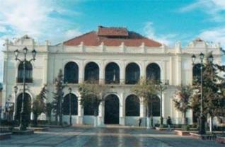 ندعو العناصر الشابة للمشاركة في الفعل الثقافي                                    مدير المسرح الجهوي بباتنة محمد يحياوي