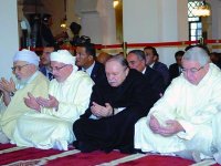Le président Bouteflika accomplit la prière à la Grande mosquée d'Alger                                    Aïd el-adha