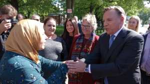 في غضون ساعات قليلة..... حكم قضائي يجيز ارتداء الحجاب داخل المحكمة في كيبيك وتحذير رسمي يمنع الرموز الدينية ويهدد الموظفين الممتنعين بالطرد