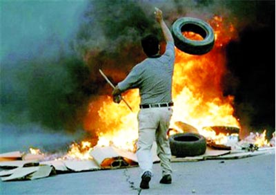 Brûler des pneus au lieu de s'immoler par le feu !