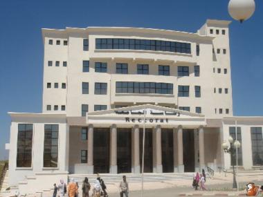 احتجاجات طلابية تشل جامعة «فرحات عباس» بسطيف                                    طلبة العديد من الكليات يدخلون في إضراب مفتوح عن الدراسة..