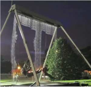 Balançoire cascade innovante ne vous fera pas mouiller.