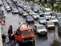 Un décès dans l'effondrement d'une baraque et des routes coupées                                    L'est de la capitale paralysée par les pluies