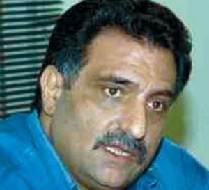 الكنيست يحرم عزمي بشارة من راتبه التقاعدي للاشتباه في قيامه بالتجسس