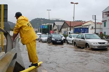 Le spectre de l'hiver 2011                                    ALGER SE NOIE...DANS UNE GOUTTE D'EAU
