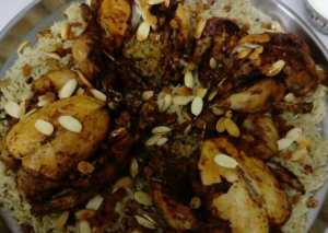 دجاج محشي مع أرز المندي بنكهة الفحم