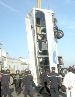 21 جريحا في انقلاب حافلة بمنحدر بالطريق الوطني رقم 1 بالبليدة