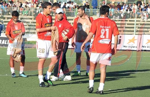 جمعية الشلف 13 لاعبا ستنتهي عقودهم مع نهاية هذا الموسم التتويج باللقب ورابطة الأبطال قد يشجعان الركائز على تجديد عقودهم