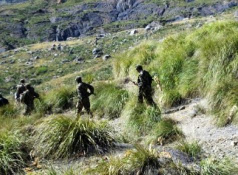 الجيش يقصف بالمدفعية أعالي جبال ڤنزات في سطيف