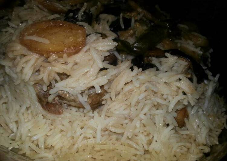 مقلوبة دجاج بالخضار