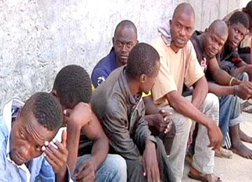 الشروع في ترحيل فلول المهاجرين الأفارقة نحو تمنراست                                    انتشروا كالفطريات بشوارع وهران