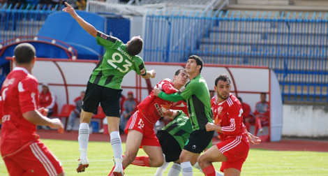 لاعبون مولودية باتنة يضربون ويطالبون بمستحقاتهم المالية