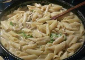 مكرونه بالمشروم و قطع الفراخ و جبنه موتزاريلا