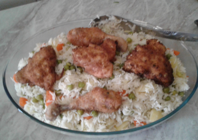 دجاج مقلي مع أرز بالخضار