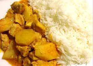 قطع الدجاج بالبطاطا وجوز الهند