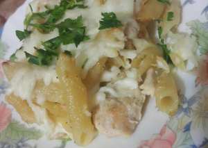 معكرونة بالكريما و الدجاج و الجبنة