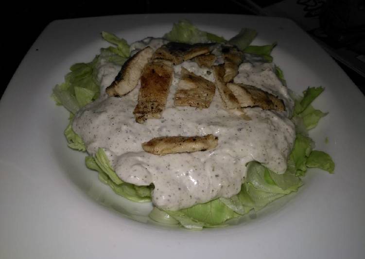 سلطة سيزر بالدجاج