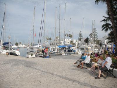 Sur la route du tourisme tunisien                                    Une année après le renversement du régime