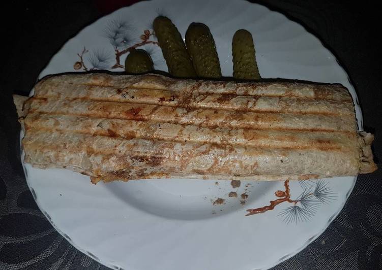 سندويش شاورما الدجاج