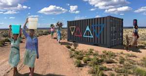 CHAQUE JOUR, CE CONTENEUR FABRIQUE 2000 LITRES D'EAU POTABLE