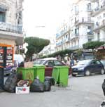 النفايات لا تزال تغزو شوارع العاصمة                                    غياب الحس المدني يفشل مخطط «ناتكوم»