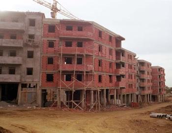 Portugais et Espagnols remplacent les Chinois                                    CONSTRUCTION DE LOGEMENTS EN ALGERIE