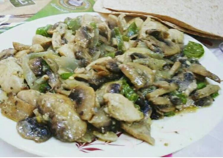 فاهيتا الدجاج والفطر