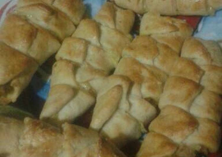 فطاير محشيه بالدجاج والجبنه