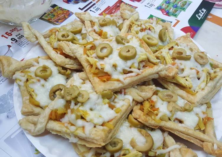 بيتزا الدجاج بالبف باستري 😋