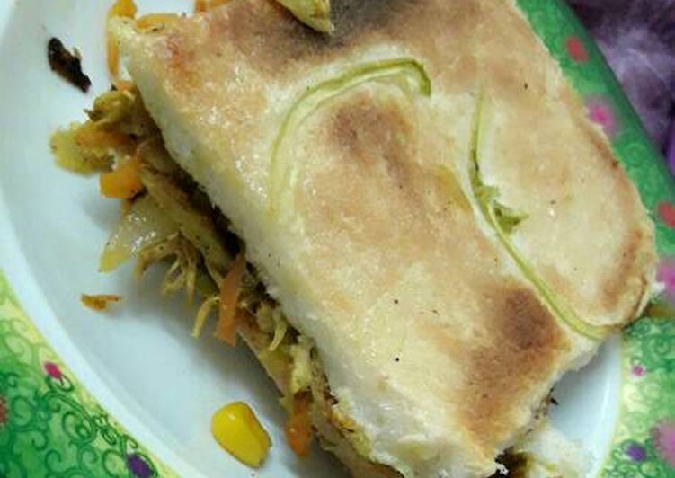 فطائر التوست بحشوة الدجاج والذرة