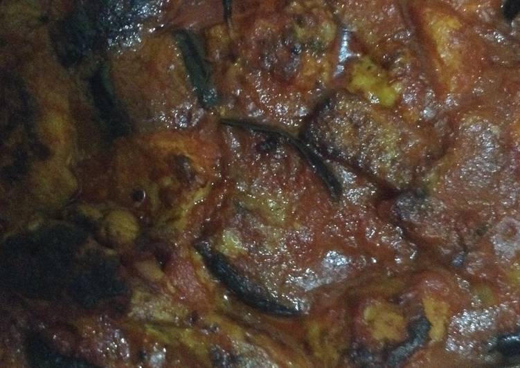 دجاج بالباذنجان والصلصة