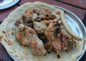 دجاج على الفحم وخبز عراقي