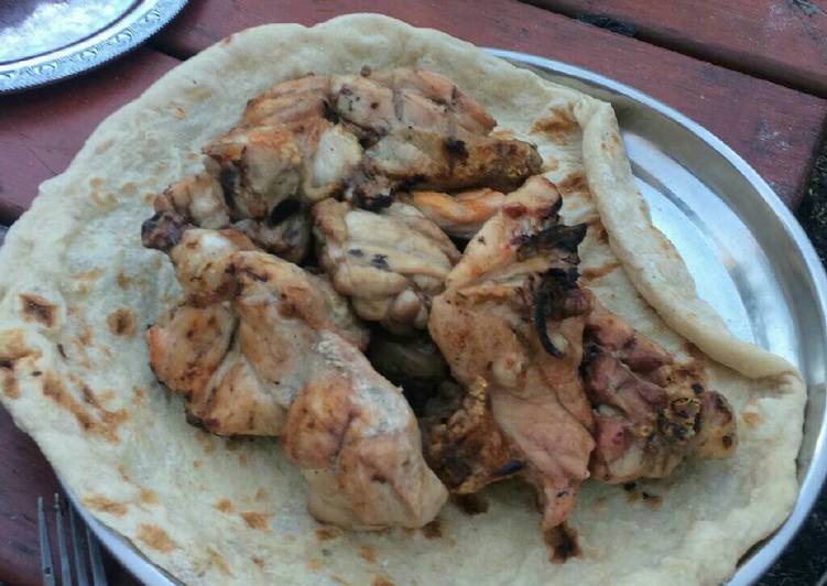 دجاج على الفحم وخبز عراقي
