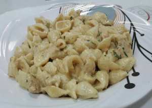 مكرونة الدجاج بالكريمه