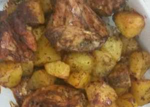 صينيه الدجاج والبطاطا بخلطه الكزبره والثوم