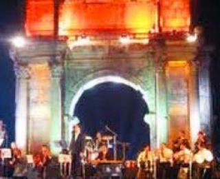 صابر الرباعي يلهب كويكول وفلة عبابسة تصدح طربا في سماء جميلة                                    السهرة الختامية من مهرجان جميلة العربي في طبعته السابعة