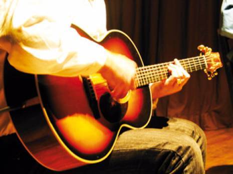 Une touche pour de belles soirées                                    Fête de la guitare à Alger