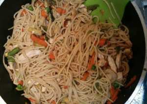 جاينزيز بالدجاج (سباغتي صيني بالدجاج)