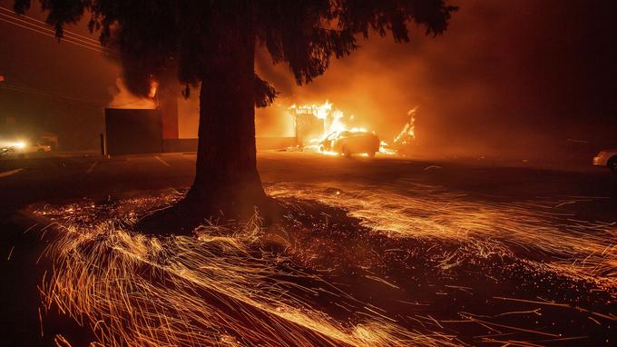 Planète - Incendies en Californie: 44 morts, le bilan le plus lourd de l'histoire de cet État