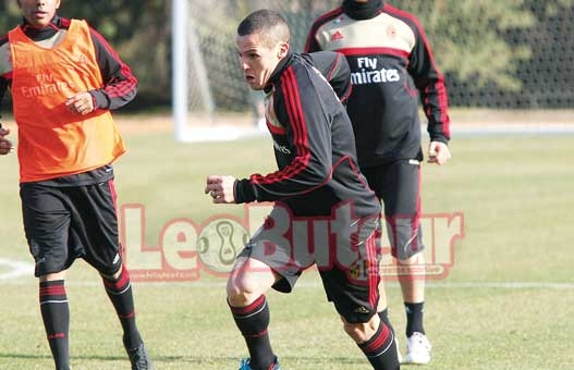 Mesbah sans doute remplaçant ce soir face au Barça