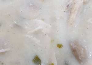 شوربة الدجاج بالفطر