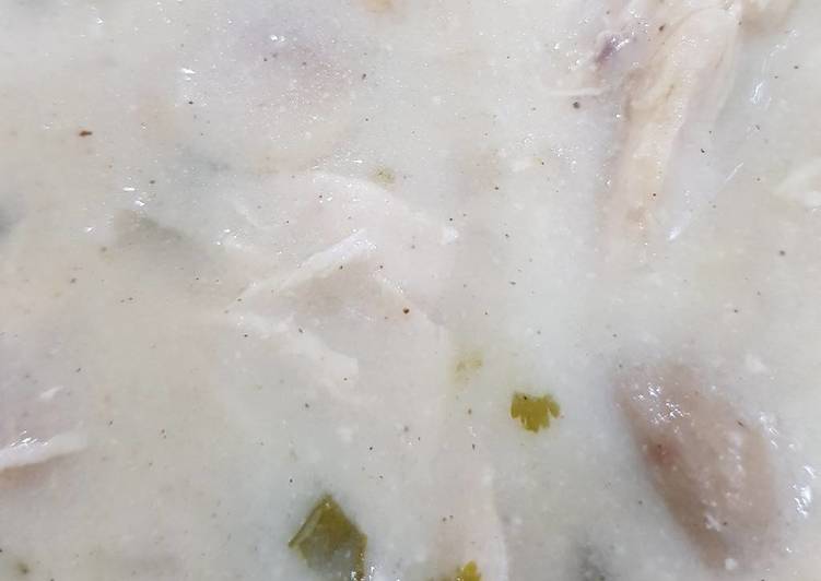 شوربة الدجاج بالفطر