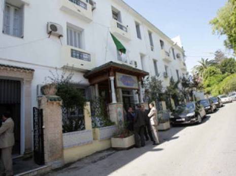 Belkhadem et la «main invisible»                                    Le FLN s'enfonce dans la crise