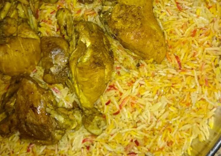 برياني دجاج مع صوص جانبي