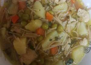 شوربة الدجاج والخضار