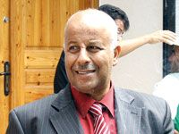 Yahla Abdelkrim (Président du Forum des clubs professionnels)                                    'Nous allons dissoudre les SSPA pour finir le championnat avec les CSA'